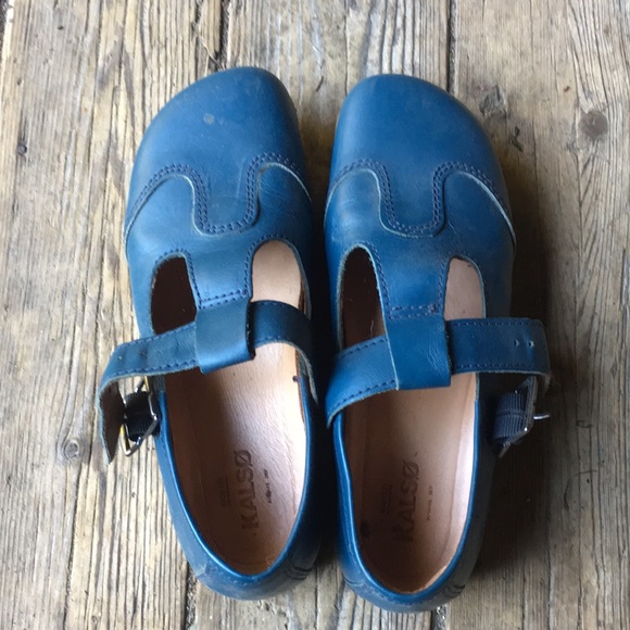 earth kalso t-strap flats